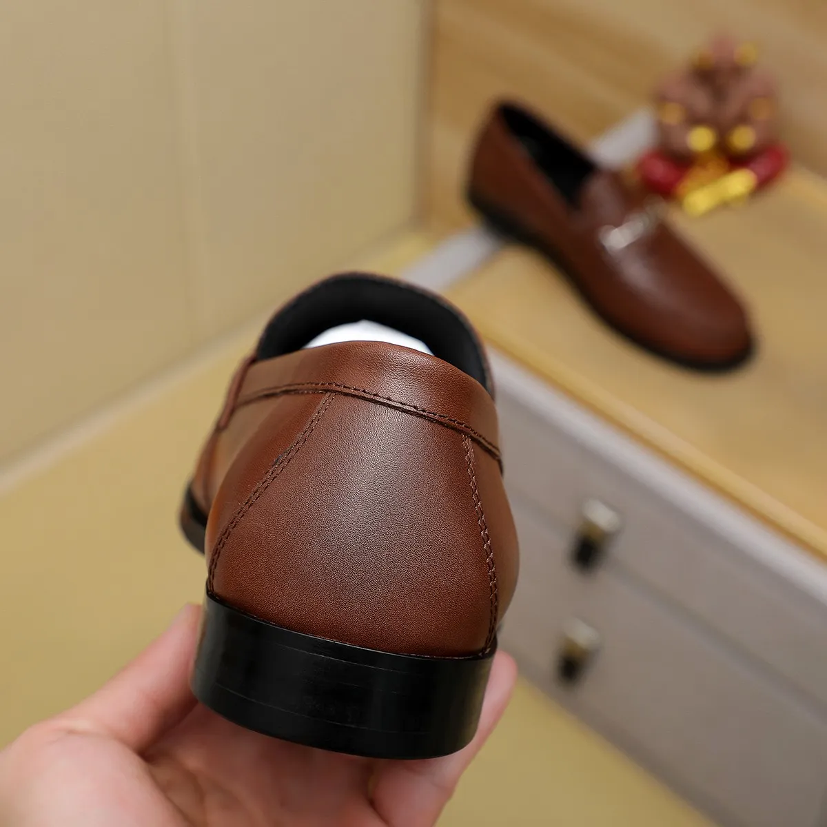 Men's shoes 460 💰 Louis Vuitton LV ® 🆕 model 🔛 full shoe counter, first layer cowhide, 🐂leather lining casual shoes for men, super soft outsole, a must-have for driving. Synchronized with the counter, original first layer cowhide, completely 1:1 mold customization 🌹 top version, color optional! Number: 38-44 (45.46 customized)